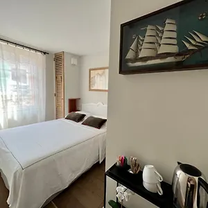  Bed & Breakfast Les Petits Volets 2 France